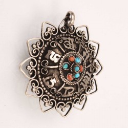 Alluring Beaded Pendent